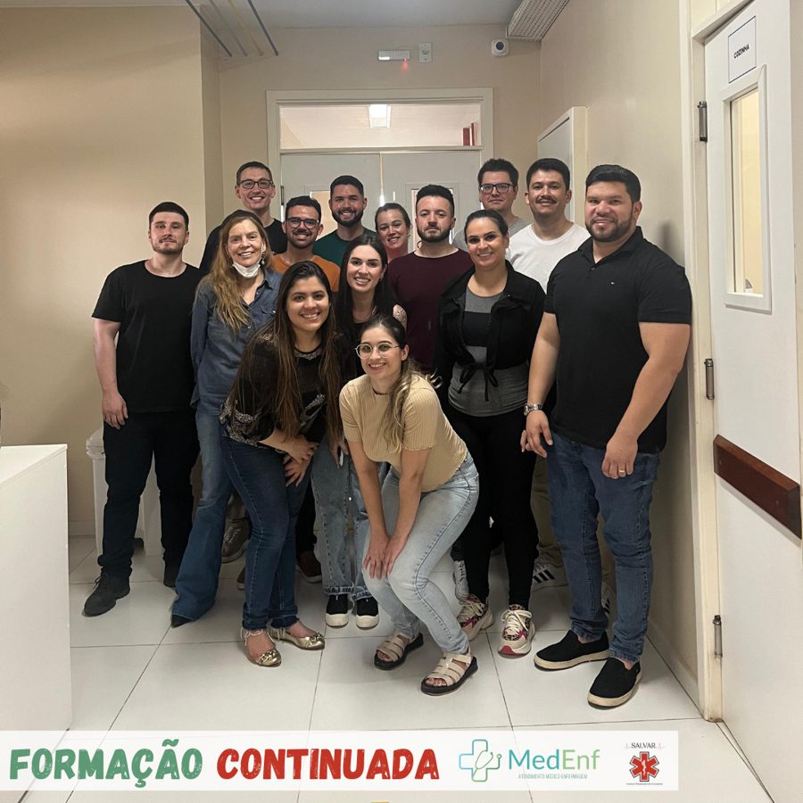 Equipe reunida na formação continuada